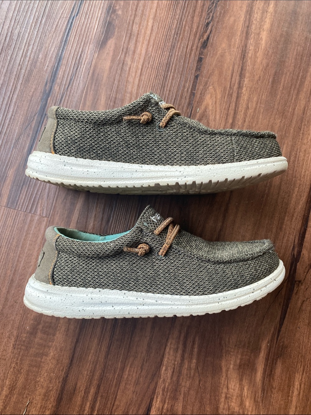 Hey Dude “Wally” Boys Shoes - Picture 4 of 9